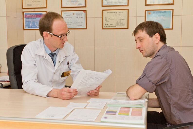 Patient Prostatitis op der Empfang vun engem Spezialist